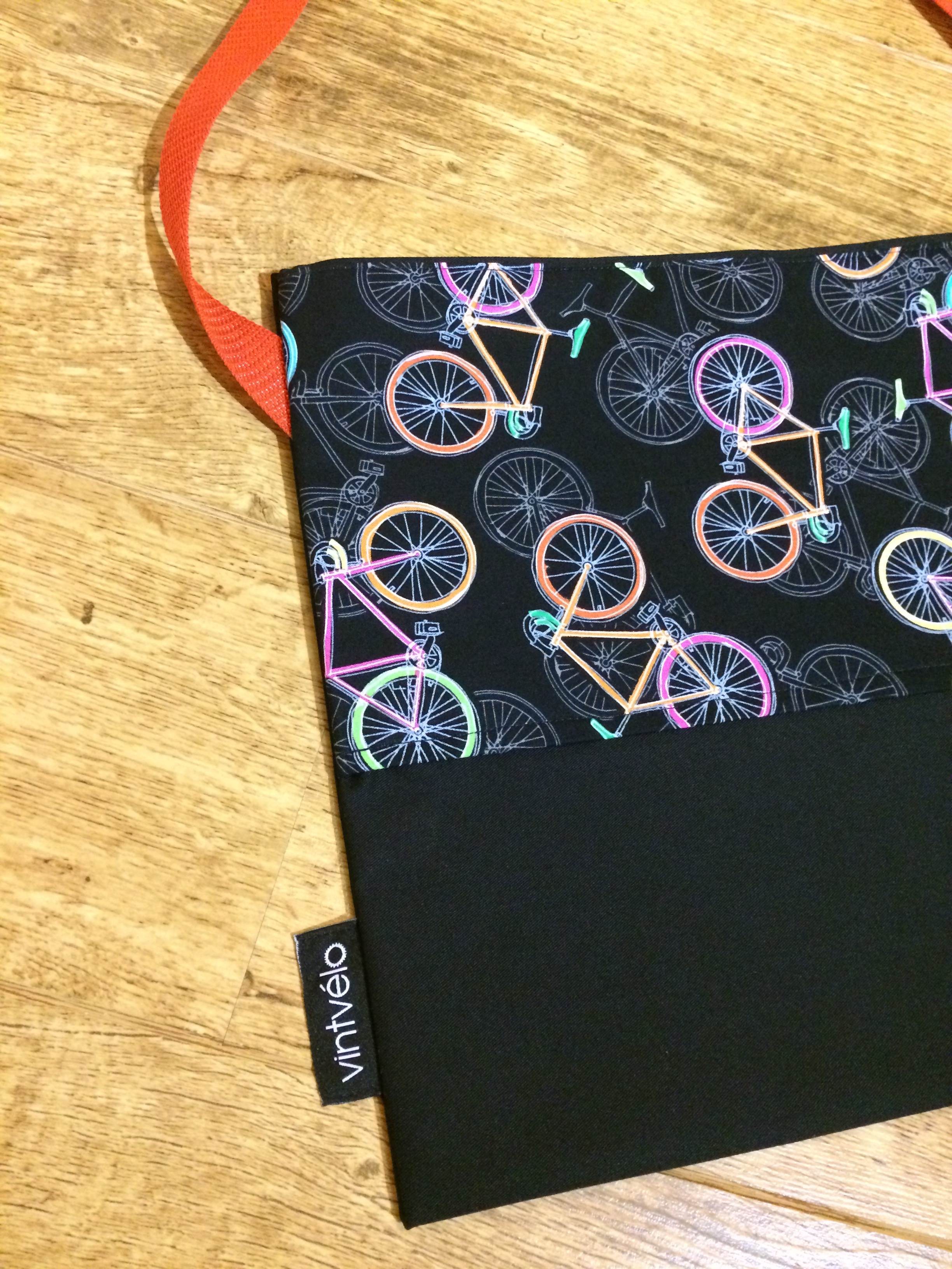 Neon Fixies (Orange) – Cycling musette bag – vintvélo